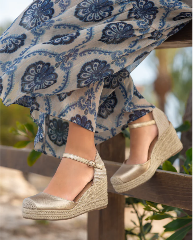 alpargatas doradas mujer de cunas altas de esparto con plataforma ligera con plantillas acolchadas color Doradas talla 37