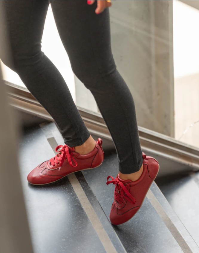 Zapatillas Doradas de Piel para Mujer, Comodidad y Elegancia en Cada Paso