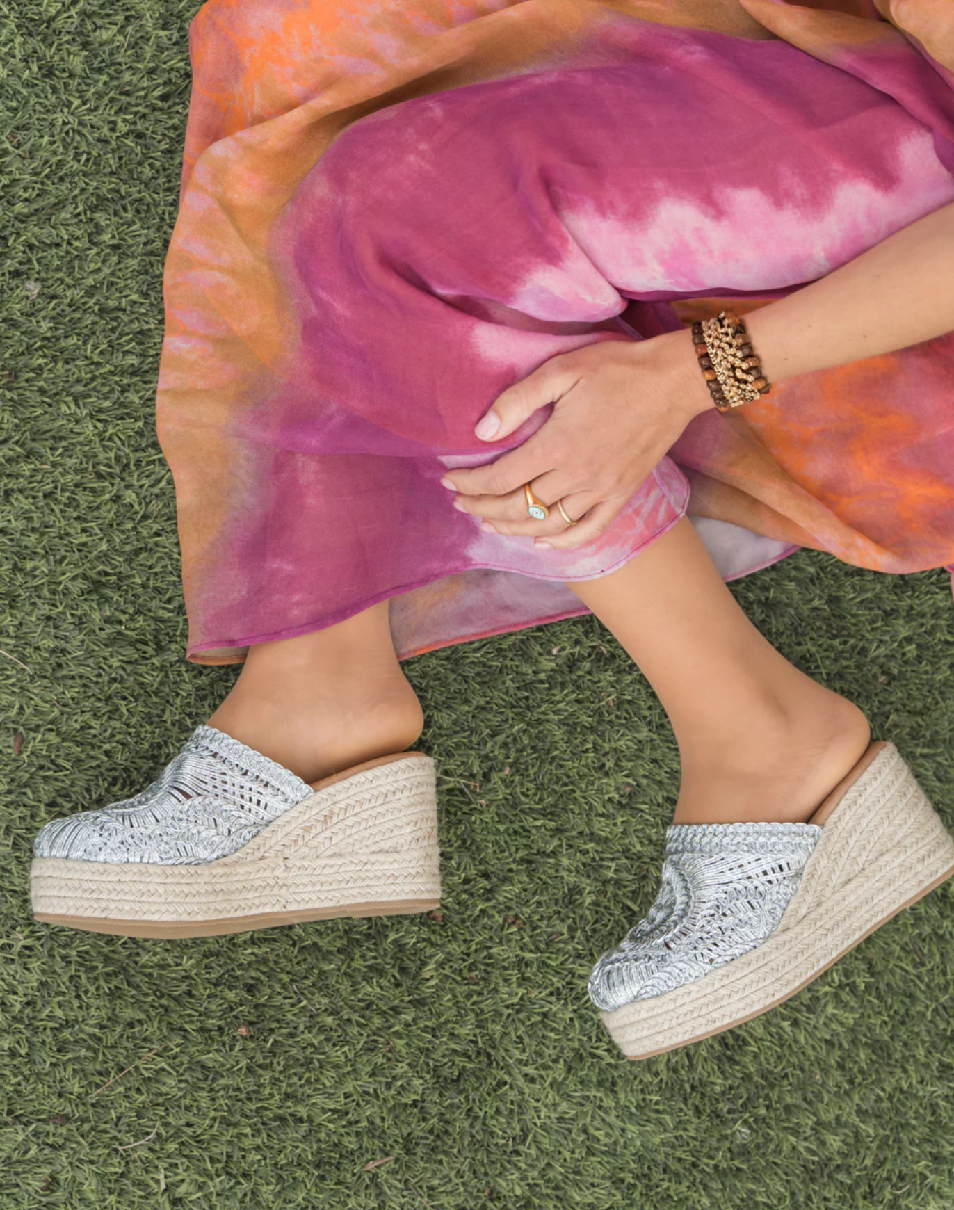 Sandalias zueco mujer con cuña alta de espartos y plataforma con diseño crochet