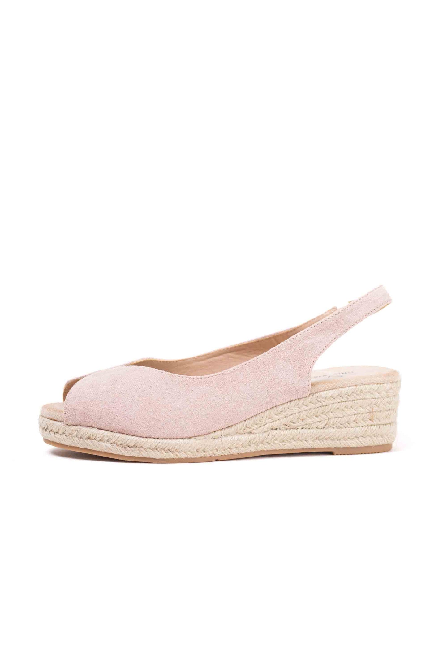 Sandalias doradas y cuña de esparto baja toque glam veraniego