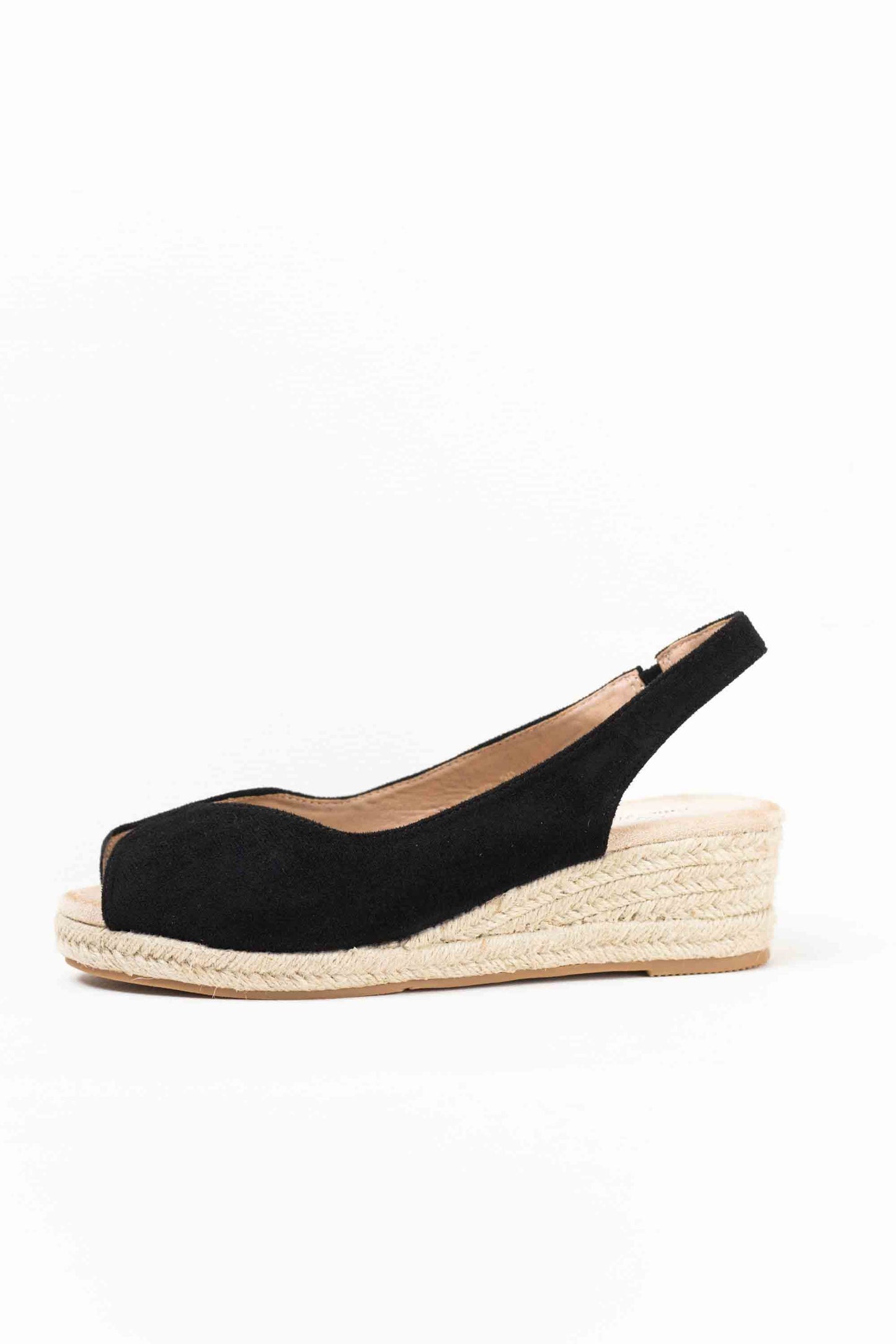 Sandalias doradas y cuña de esparto baja toque glam veraniego