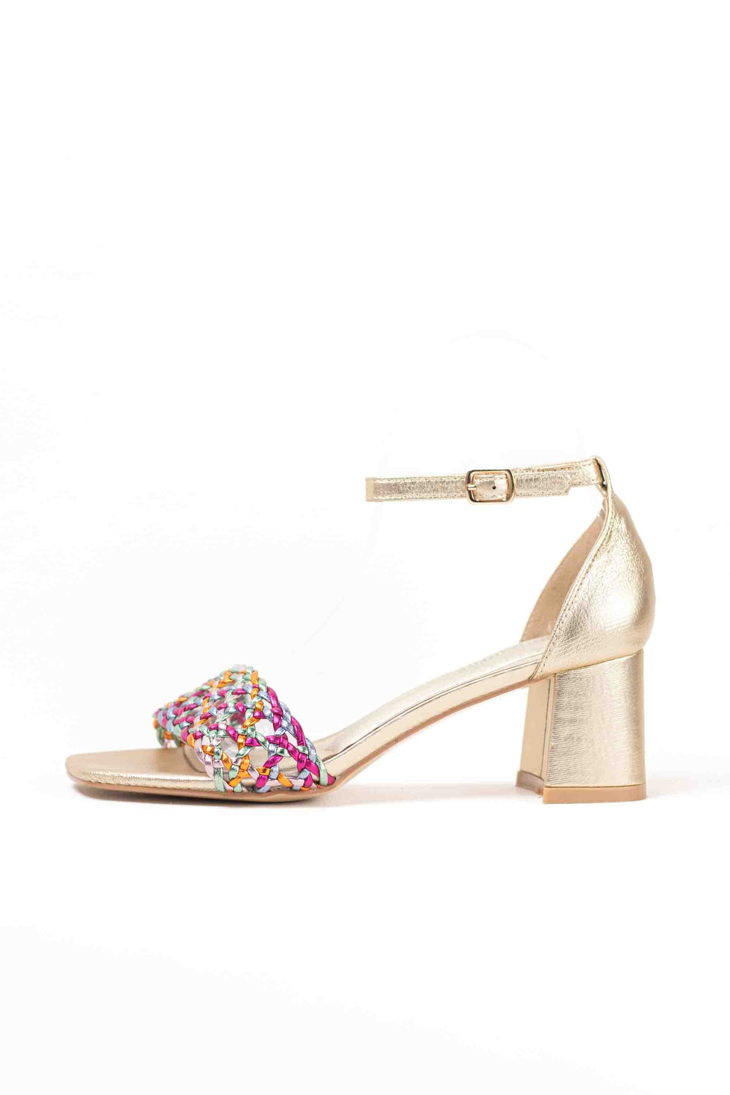 Sandalias doradas mujer tacón medio par vestir con diseño trenzado