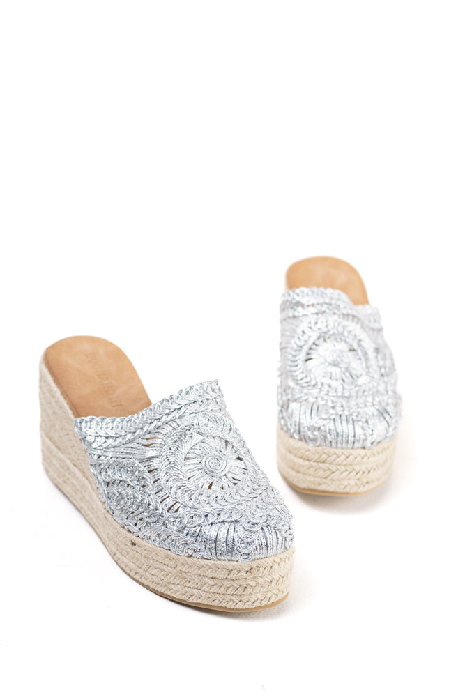 Sandalias zueco mujer con cuña alta de espartos y plataforma con diseño crochet