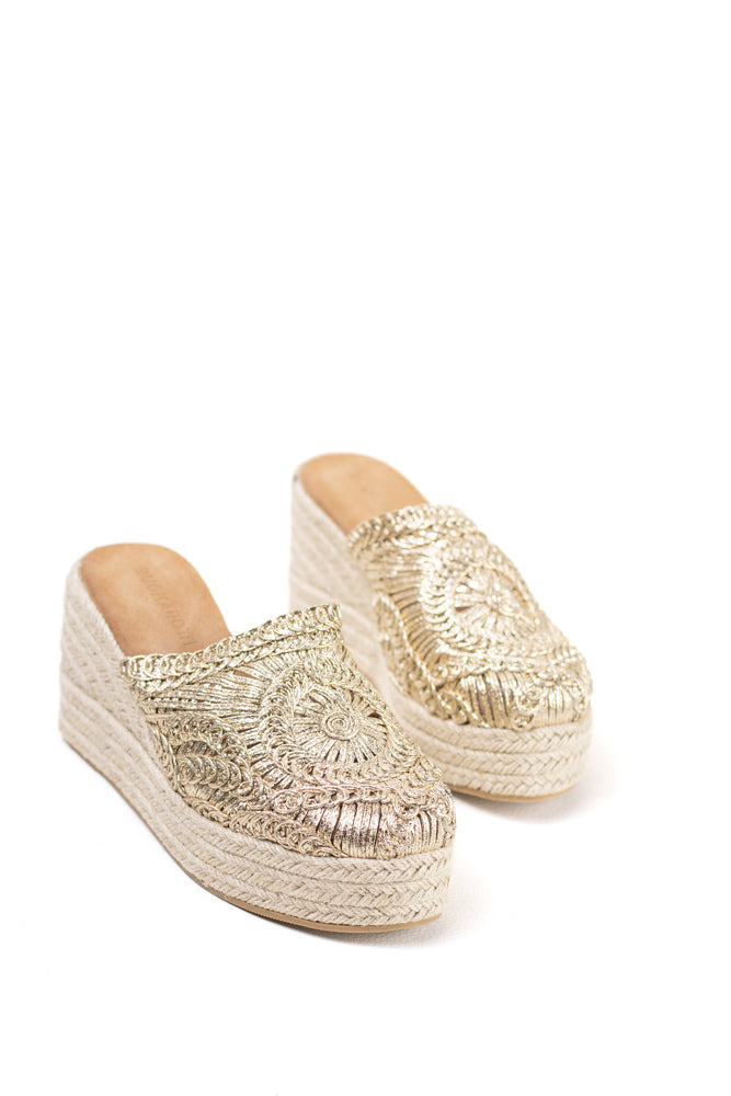 Sandalias zueco mujer con cuña alta de espartos y plataforma con diseño crochet