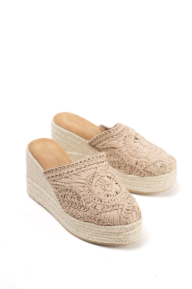 Sandalias zueco mujer con cuña alta de espartos y plataforma con diseño crochet