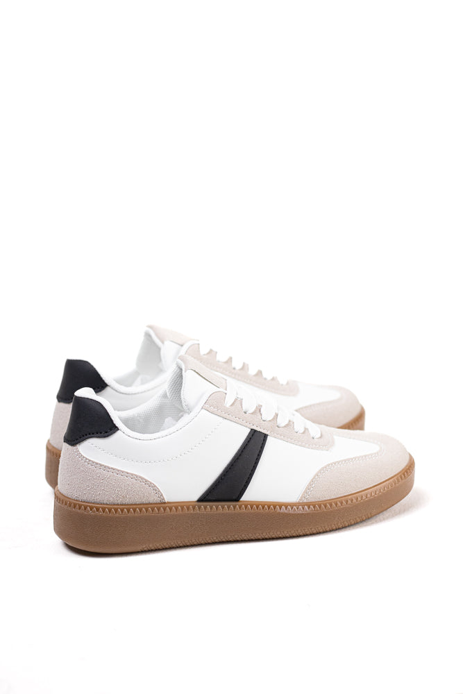 Zapatillas deportivas blancas para mujer con detalle en negro, estilo clásico y moderno para el uso diario