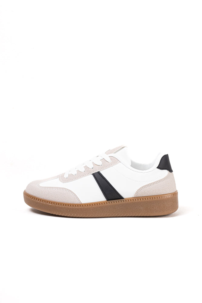 Zapatillas deportivas blancas para mujer con detalle en negro, estilo clásico y moderno para el uso diario