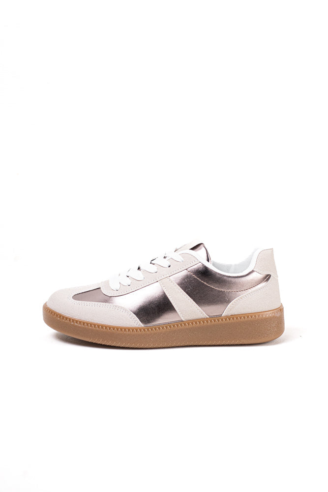 Zapatillas deportivas blancas para mujer con detalle en negro, estilo clásico y moderno para el uso diario