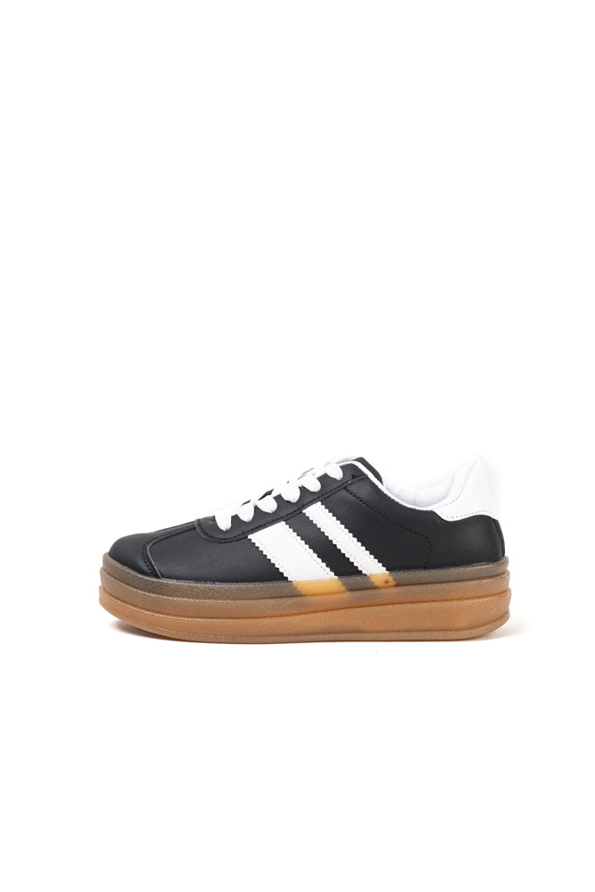 Zapatillas en rosa pálido para mujer con detalle de rayas azules, estilo sutil y confort para el día a día