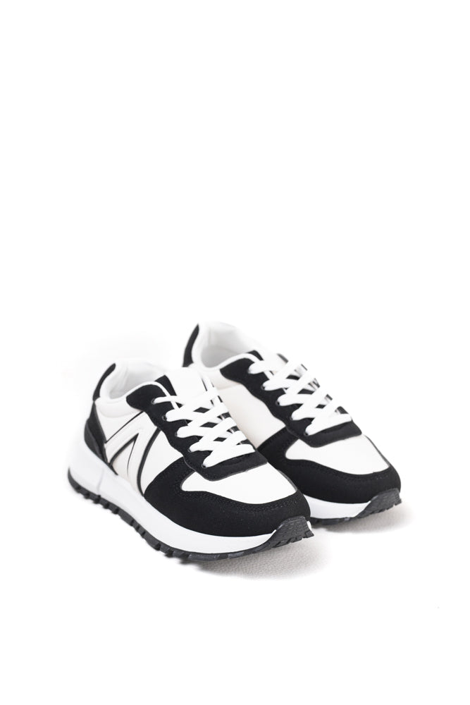 Zapatillas multitono para mujer con detalles en aqua, estilo vibrante y confort moderno para toda ocasión