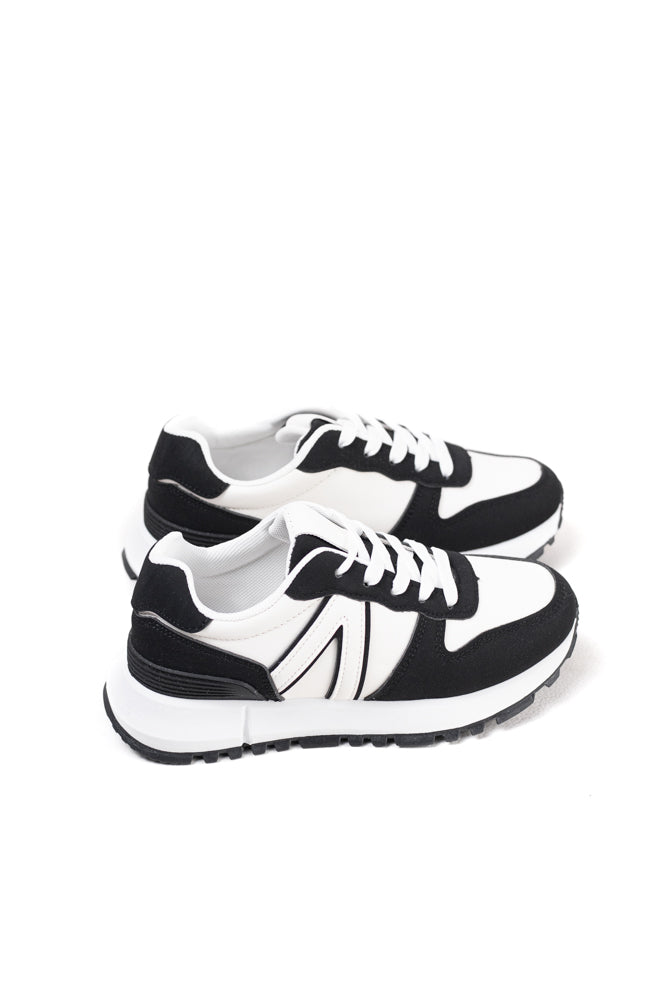 Zapatillas multitono para mujer con detalles en aqua, estilo vibrante y confort moderno para toda ocasión
