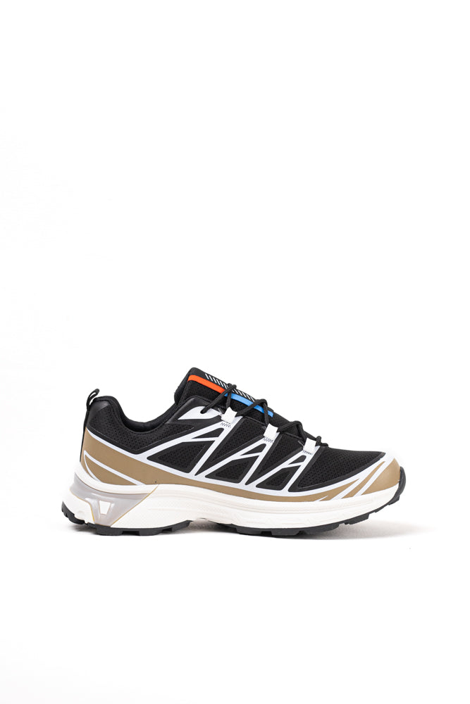 Zapatillas de trail running para mujer en blanco y negro, tecnología avanzada para el terreno más exigente