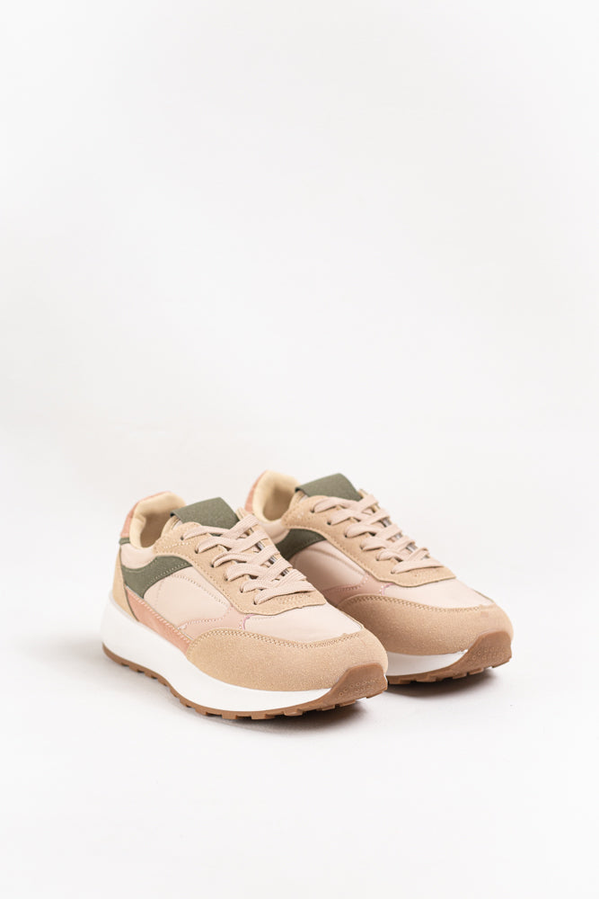 Zapatillas deportivas para mujer en tonos neutros, estilo y confort en cada paso