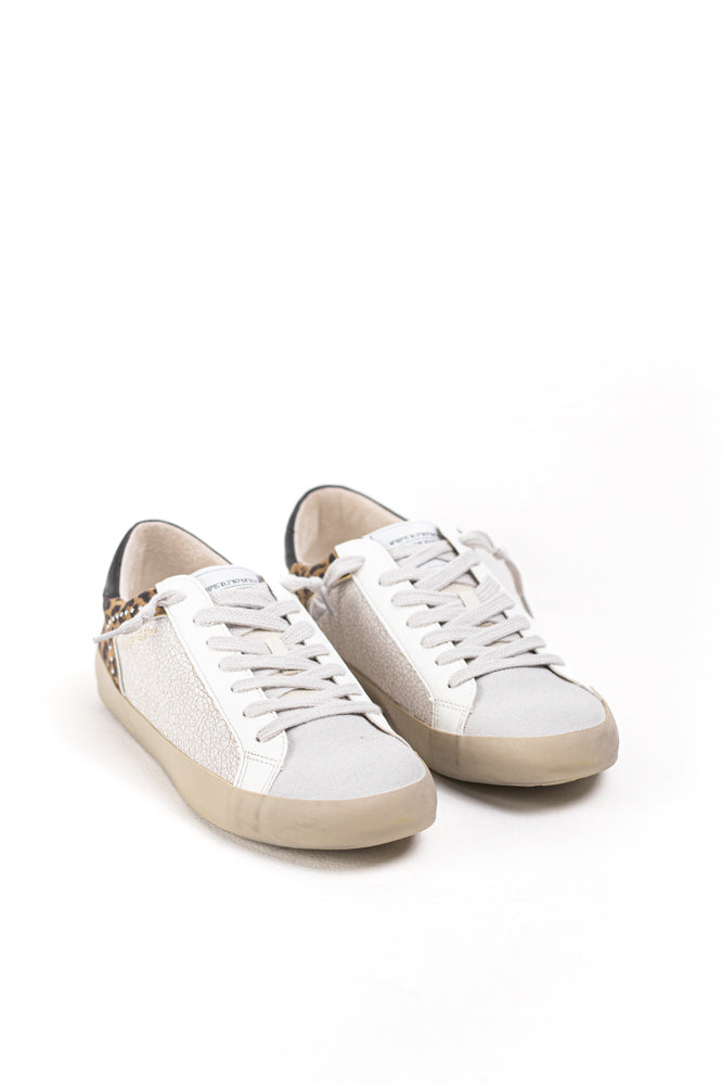 Zapatilla deportiva estilo retro con estampado leopardo Corina