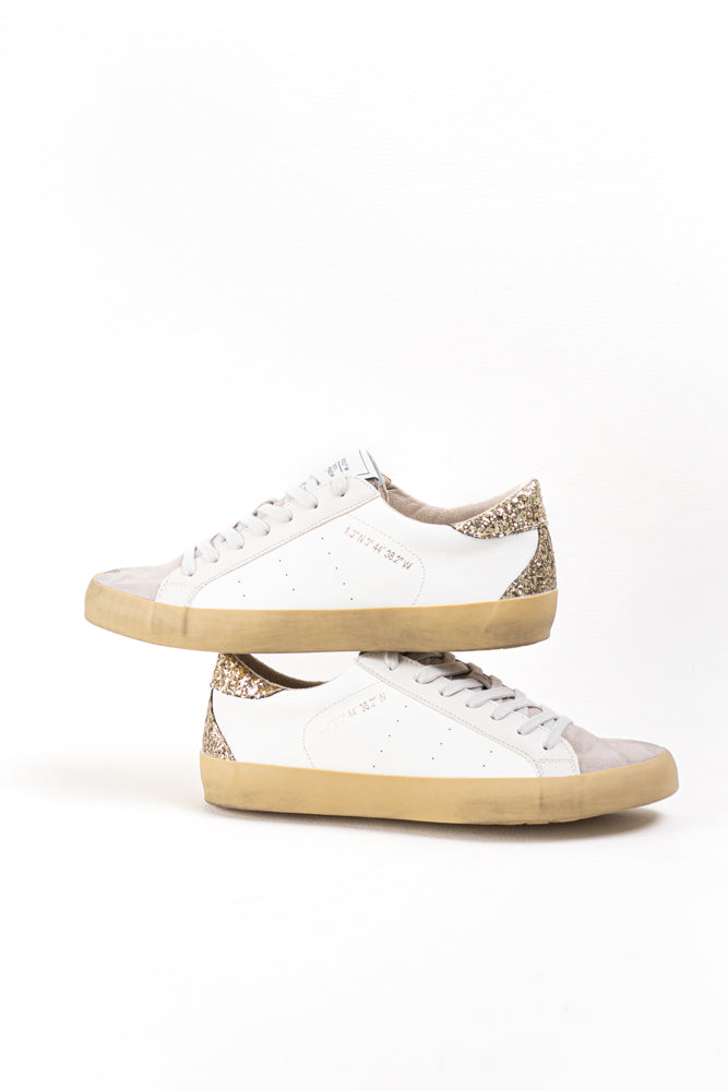 Zapatilla deportiva estilo retro en combinación de materiales Corina