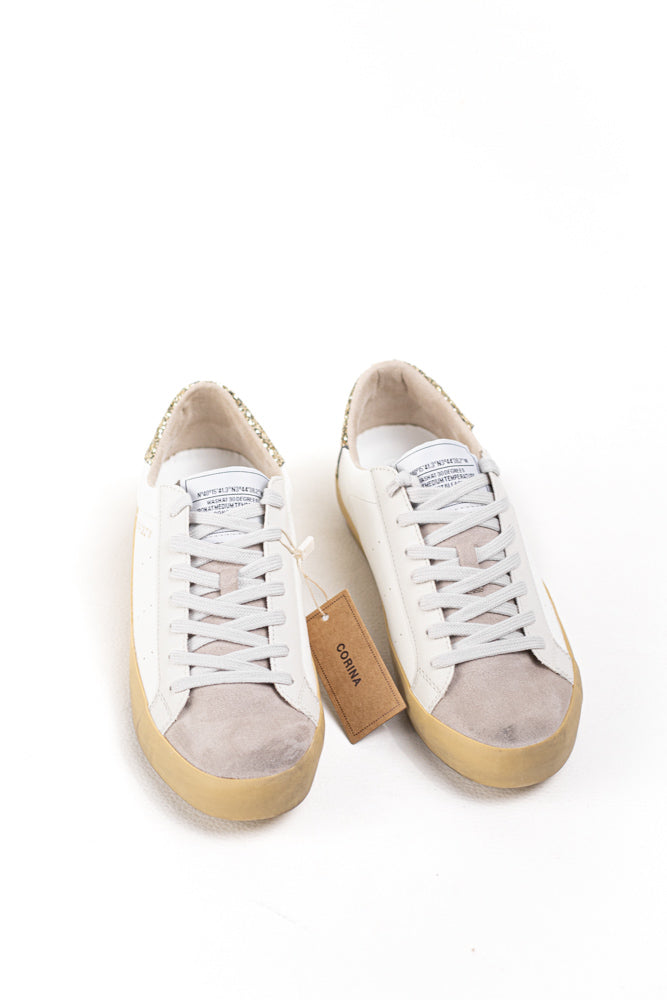 Zapatilla deportiva estilo retro en combinación de materiales Corina