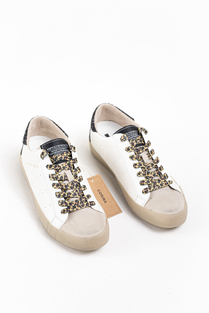 Zapatilla deportiva estilo retro en combinación de materiales Corina