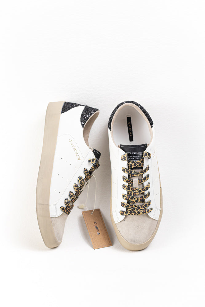 Zapatilla deportiva estilo retro en combinación de materiales Corina