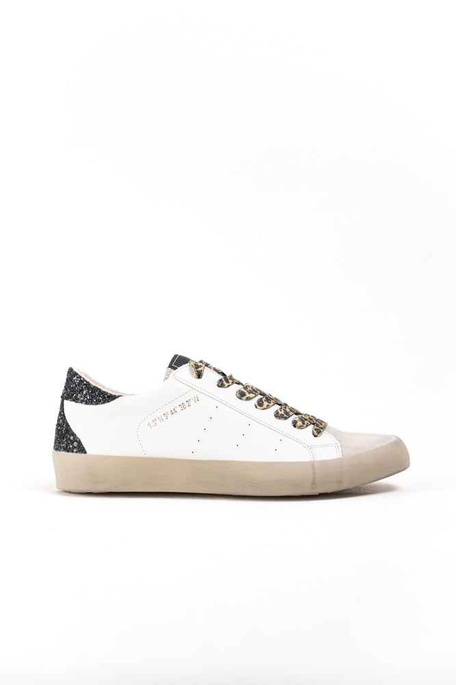 Zapatilla deportiva estilo retro en combinación de materiales Corina