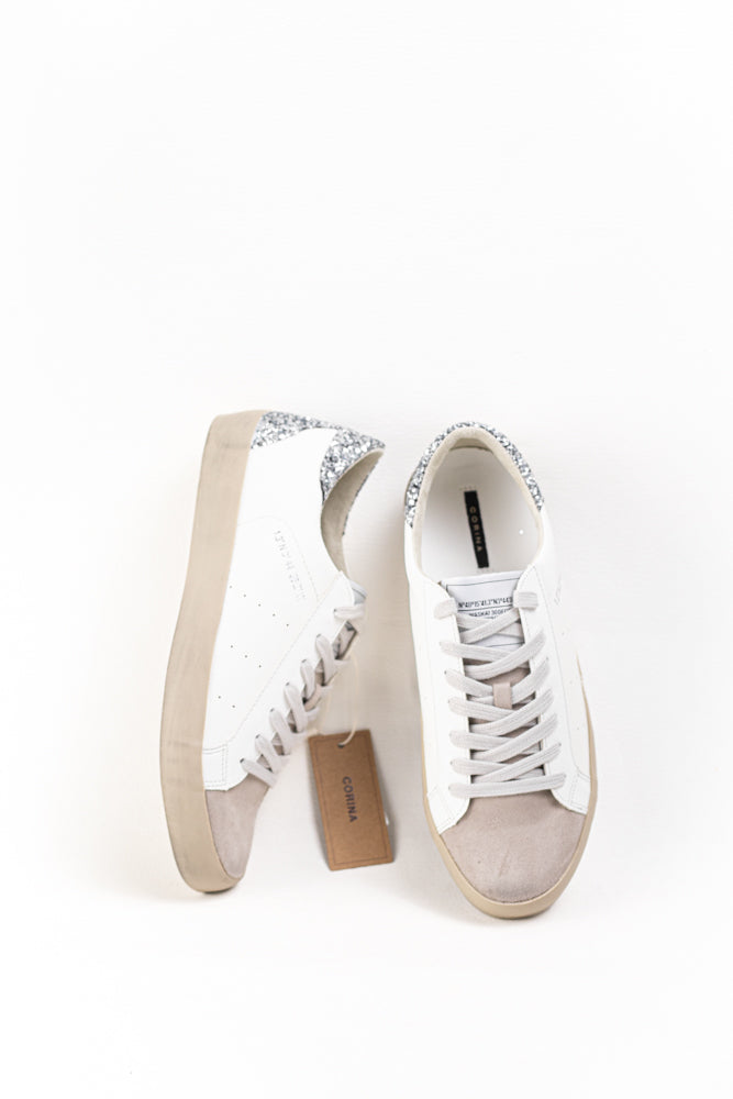 Zapatilla deportiva estilo retro en combinación de materiales Corina