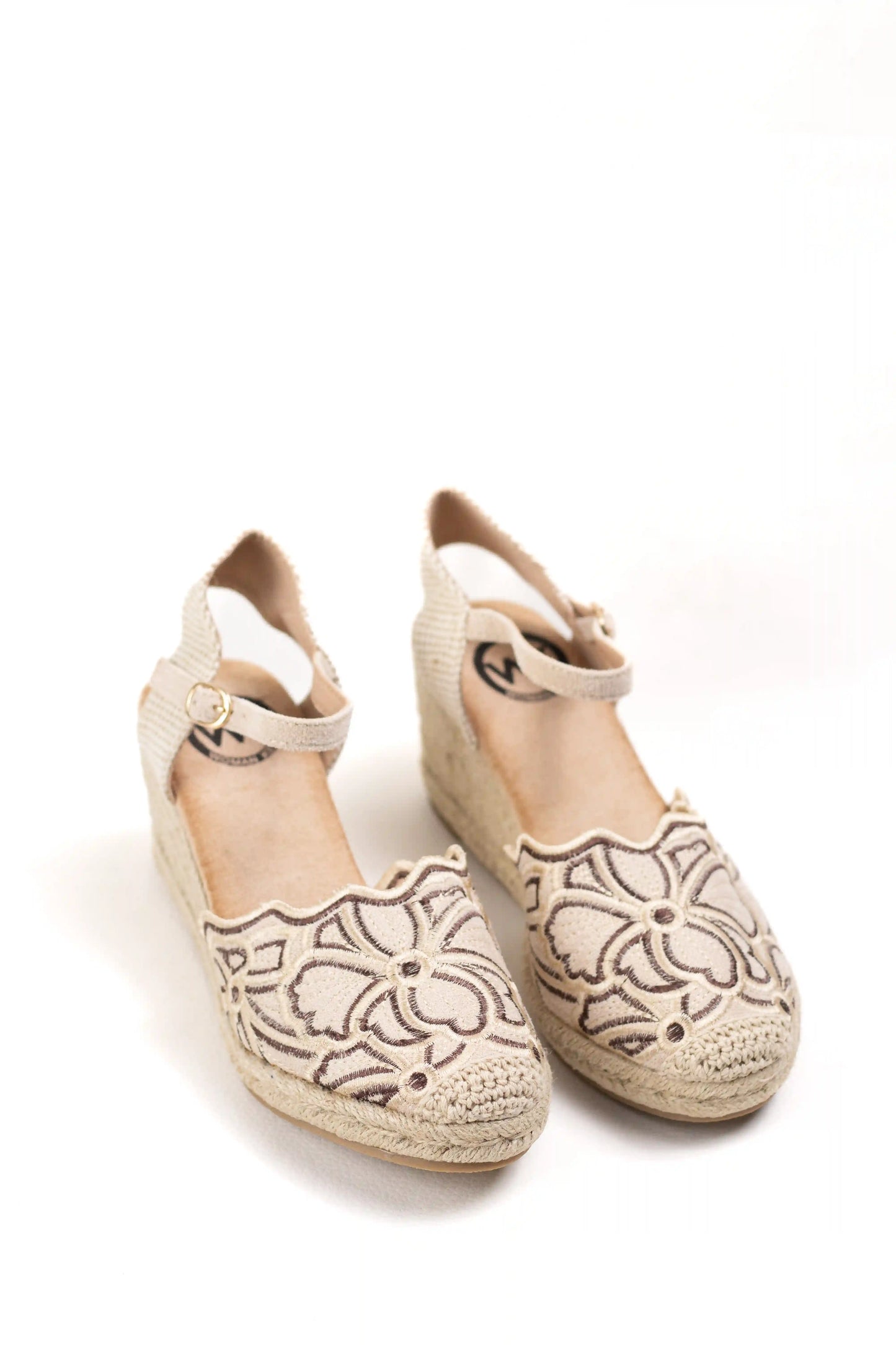 alpargatas cuna plataforma con bordado artesanal y plantilla acolchada color Beige talla 37