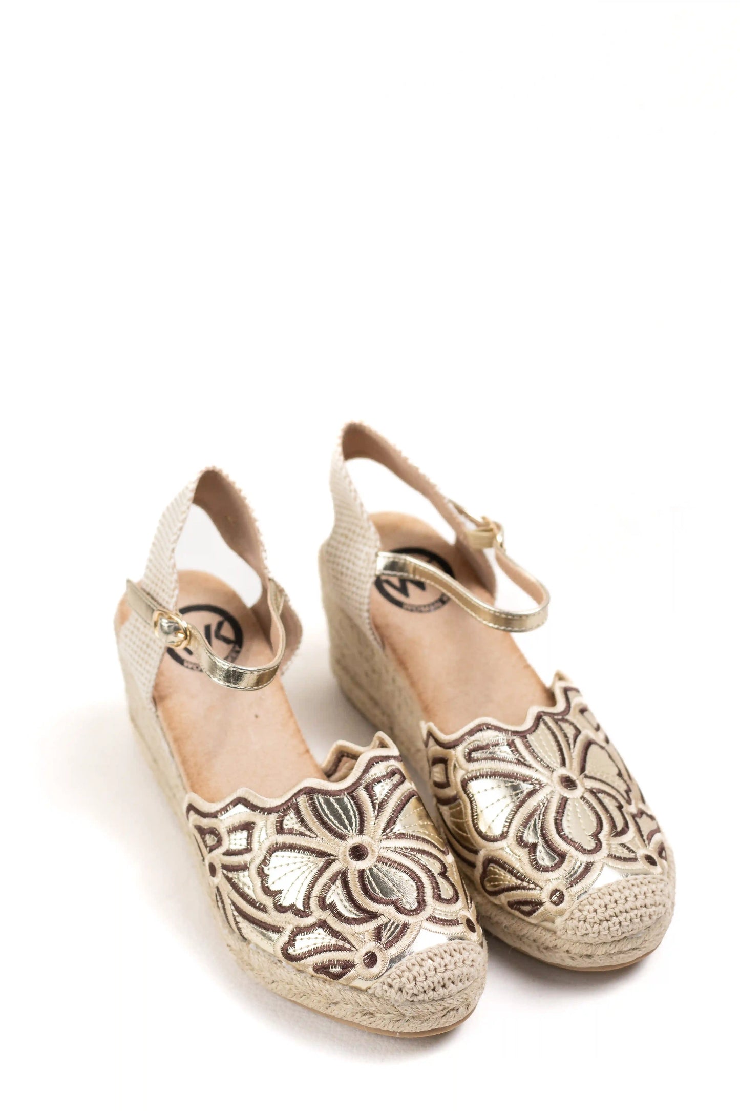 alpargatas cuna plataforma con bordado artesanal y plantilla acolchada color Dorado talla 37