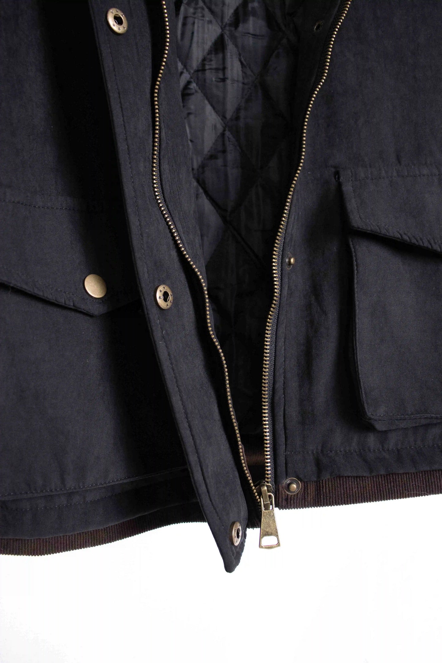 Chaqueta corta estilo workwear con cuello contrastado