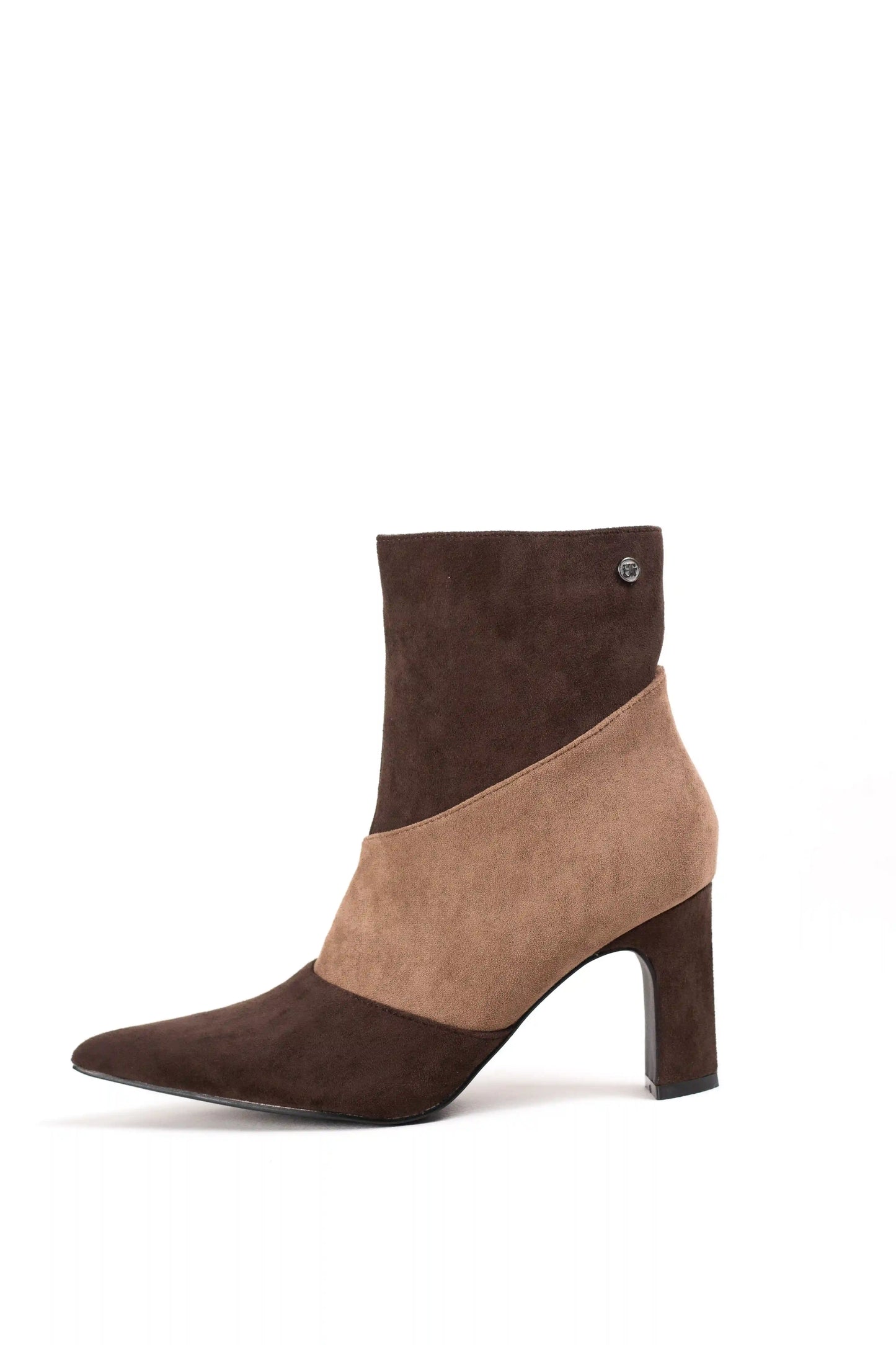 Botines bicolor de mujer con tacón alto y punta fina elegante