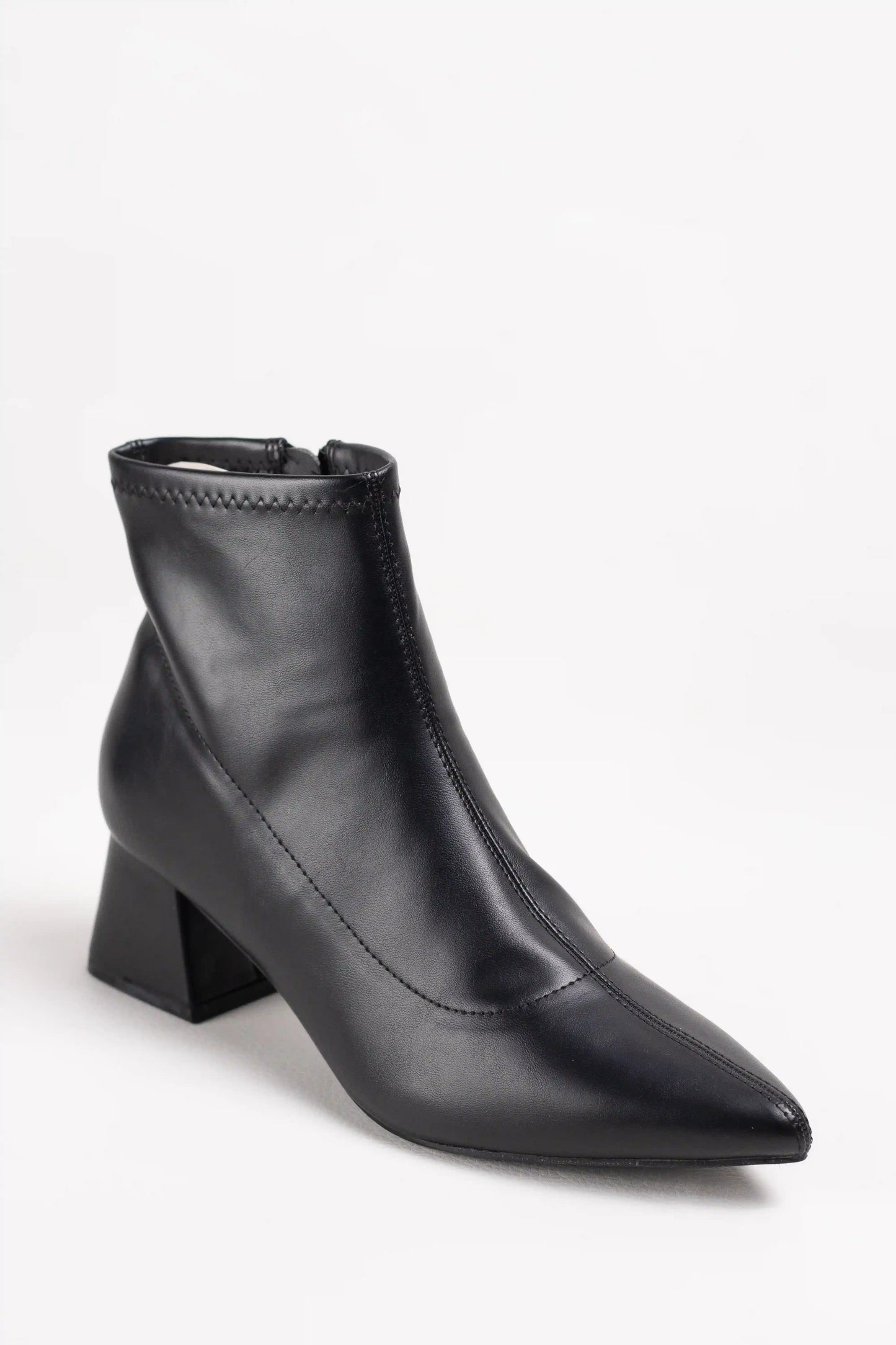 botines de media cana con punta fina y tacon geometrico Negro 41