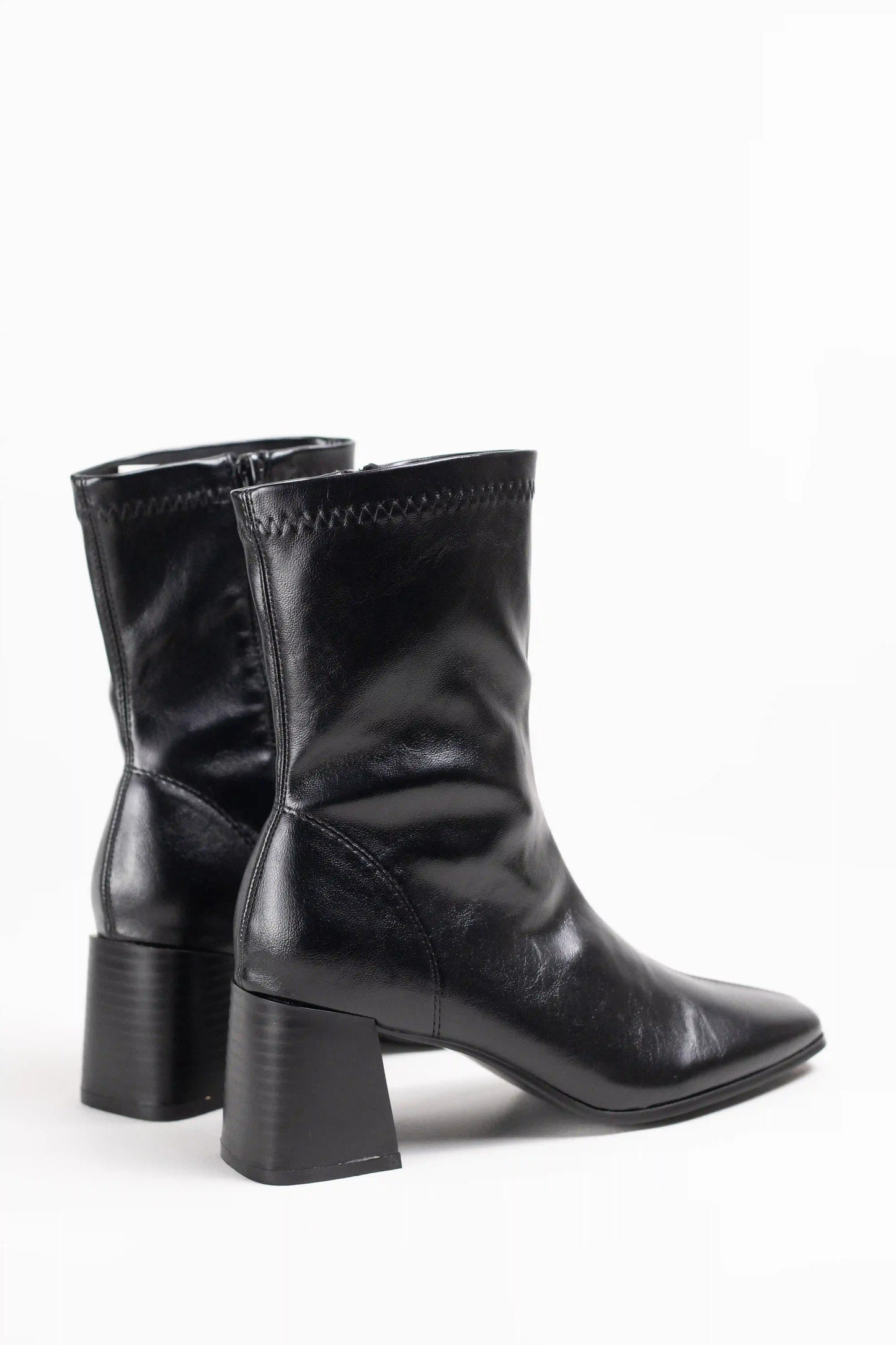 botines de piel sintetica con cana media punta fina y tacon ancho estable black 40