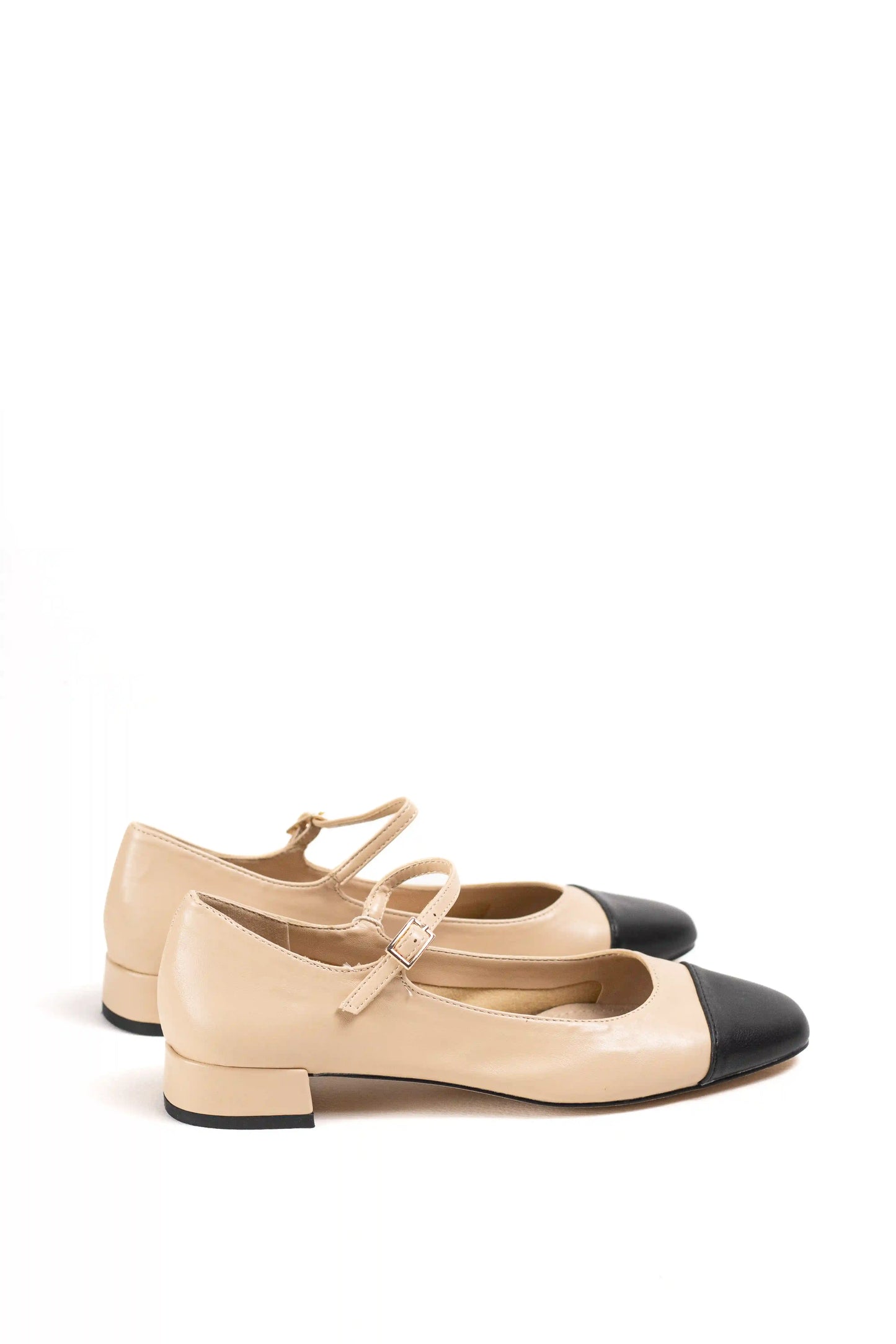 Bailarinas tipo Mary jane mujer nude con punta negra y pulsera ajustable Corina