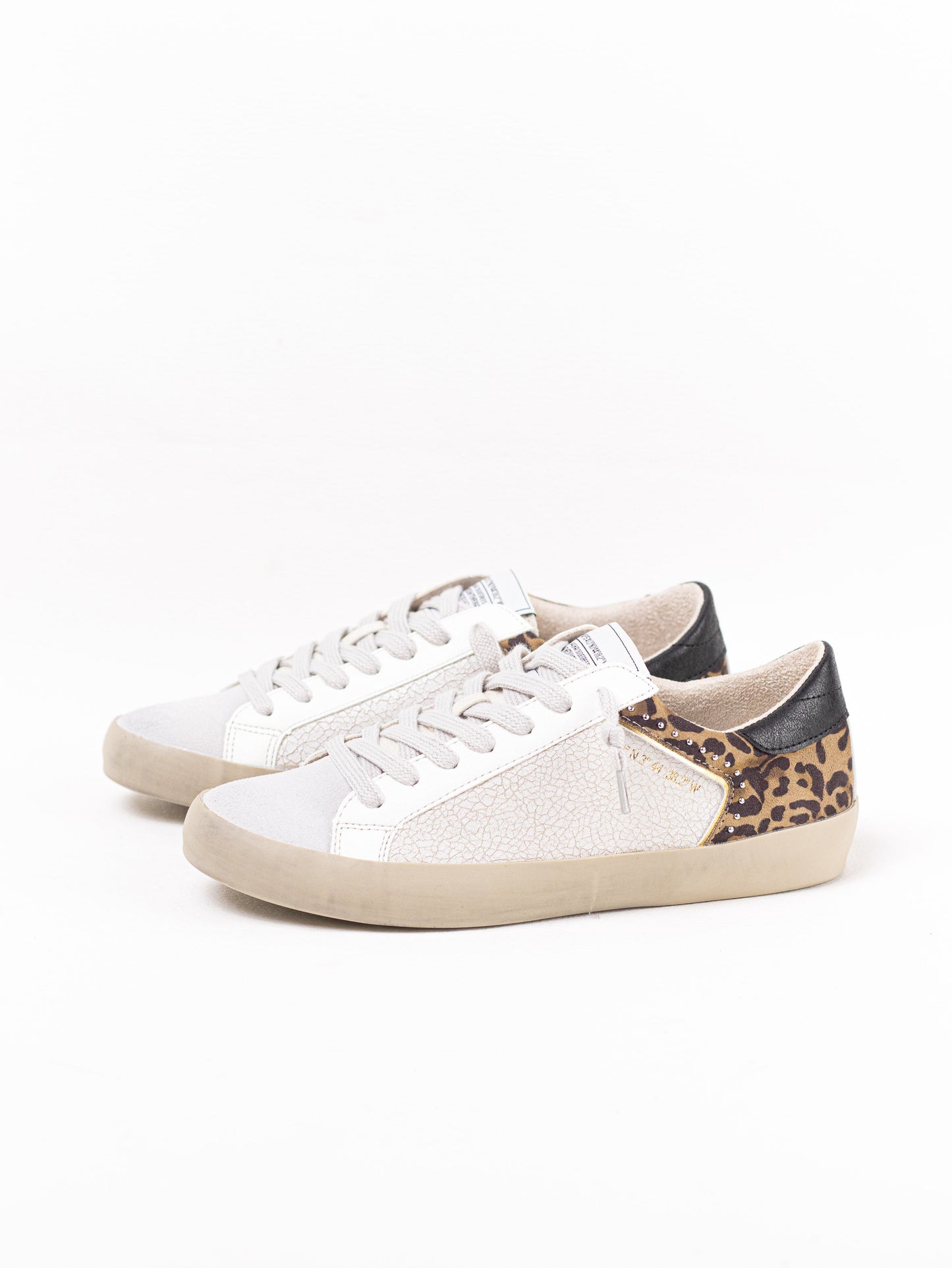 Zapatilla deportiva estilo retro en combinación de materiales Corina