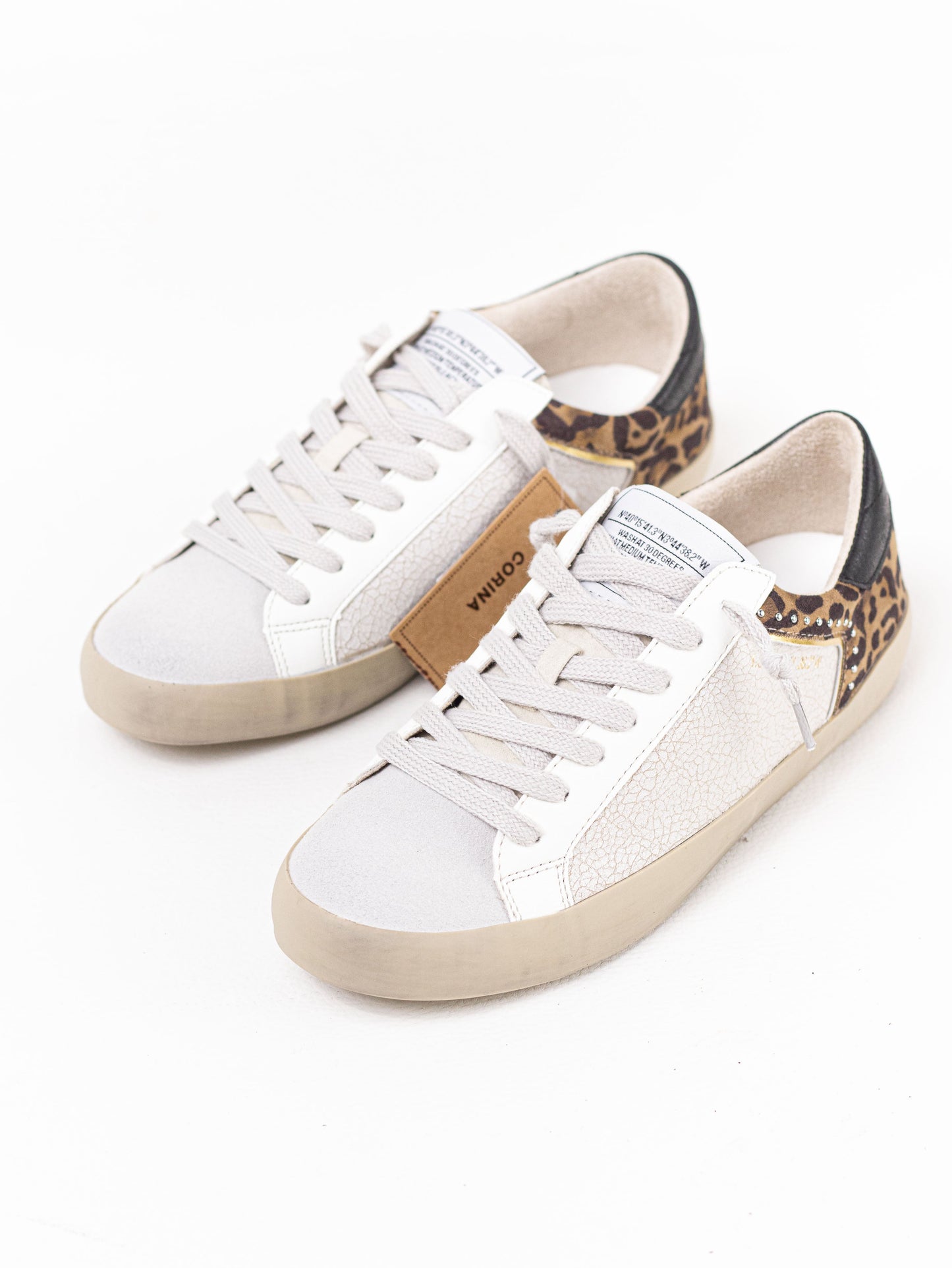 Zapatilla deportiva estilo retro en combinación de materiales Corina