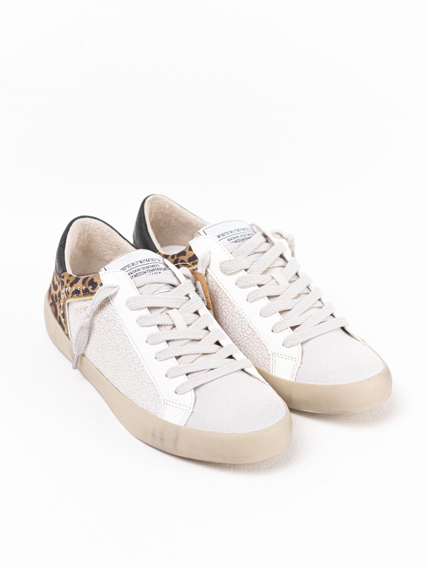 Zapatilla deportiva estilo retro en combinación de materiales Corina