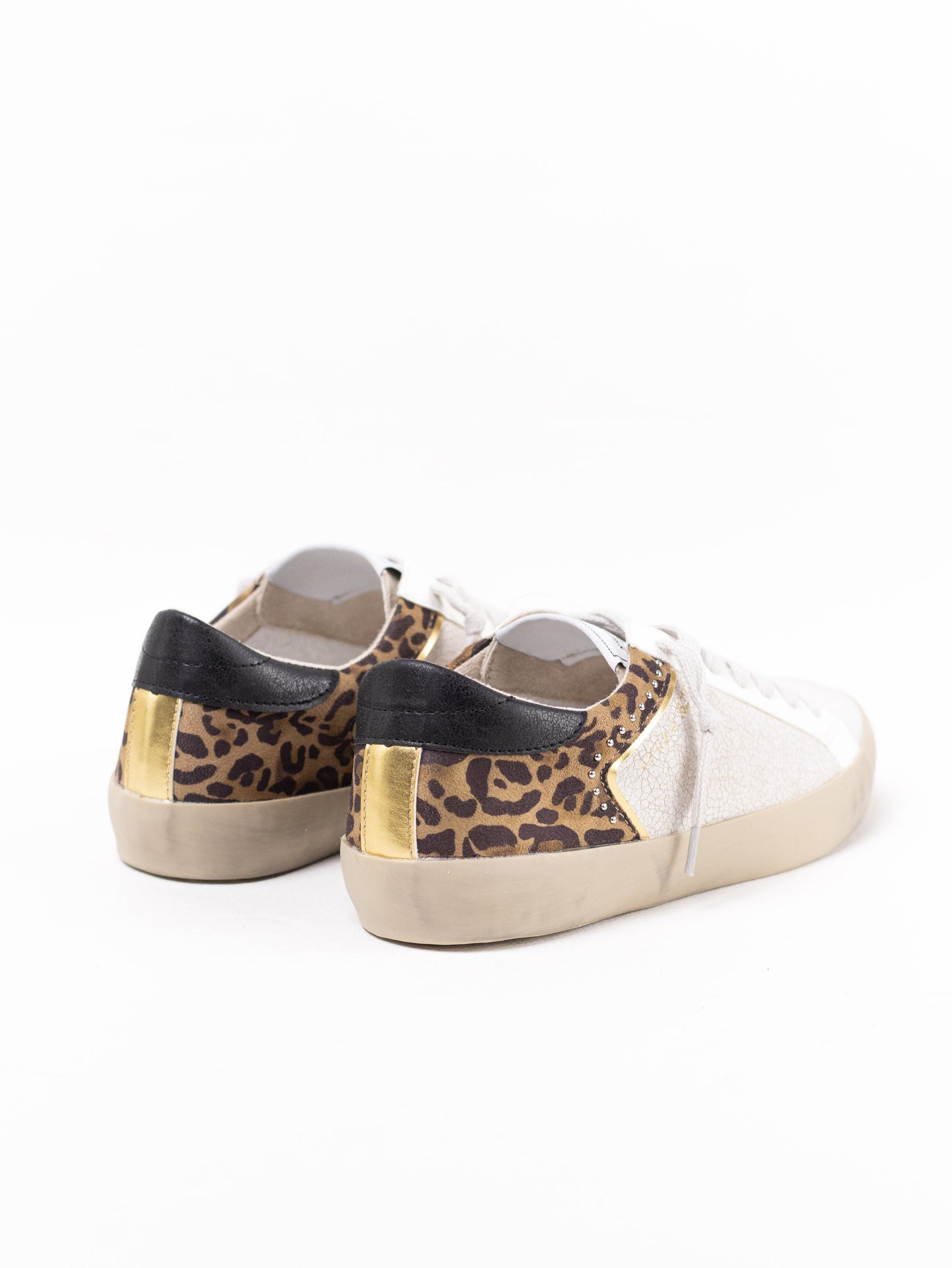 Zapatilla deportiva estilo retro en combinación de materiales Corina