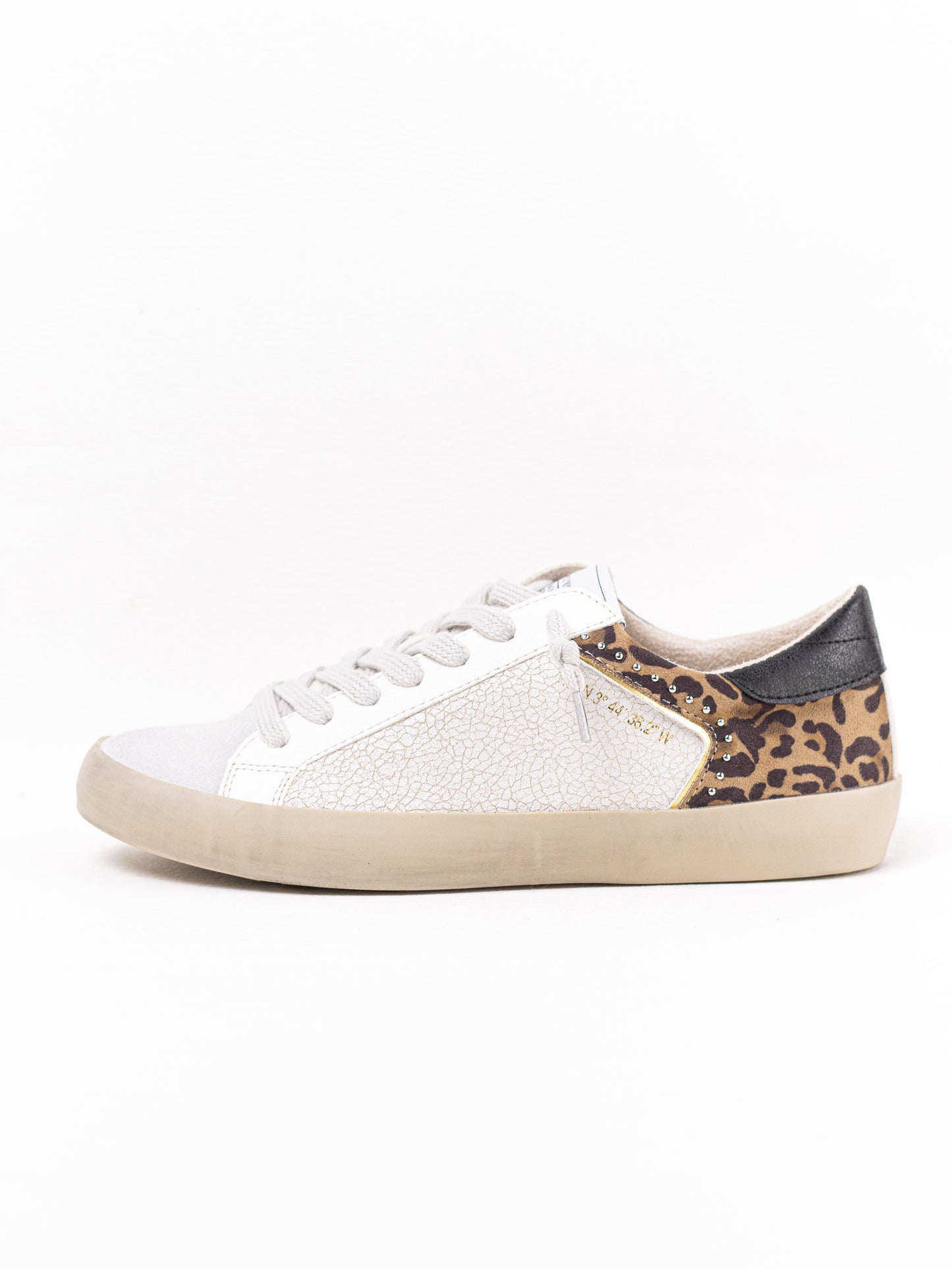 Zapatilla deportiva estilo retro en combinación de materiales Corina