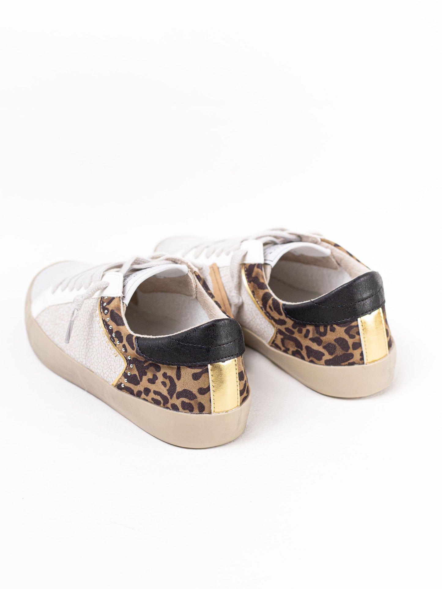 Zapatilla deportiva estilo retro en combinación de materiales Corina