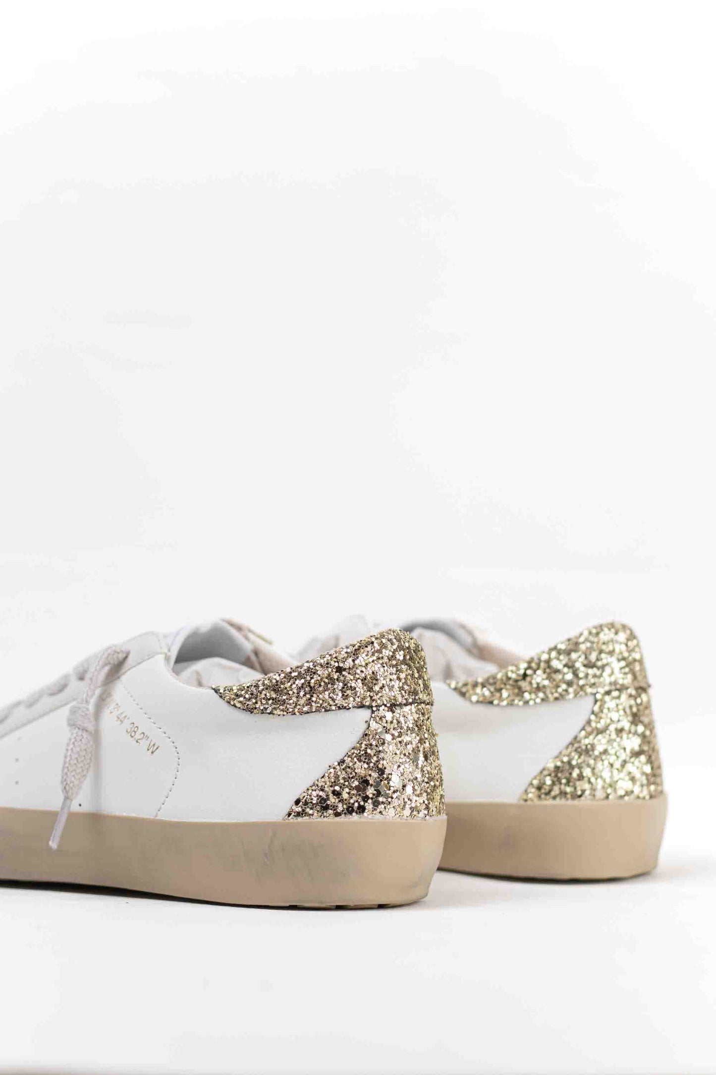 zapatilla deportiva estilo retro en combinacion de materiales Blanco 37