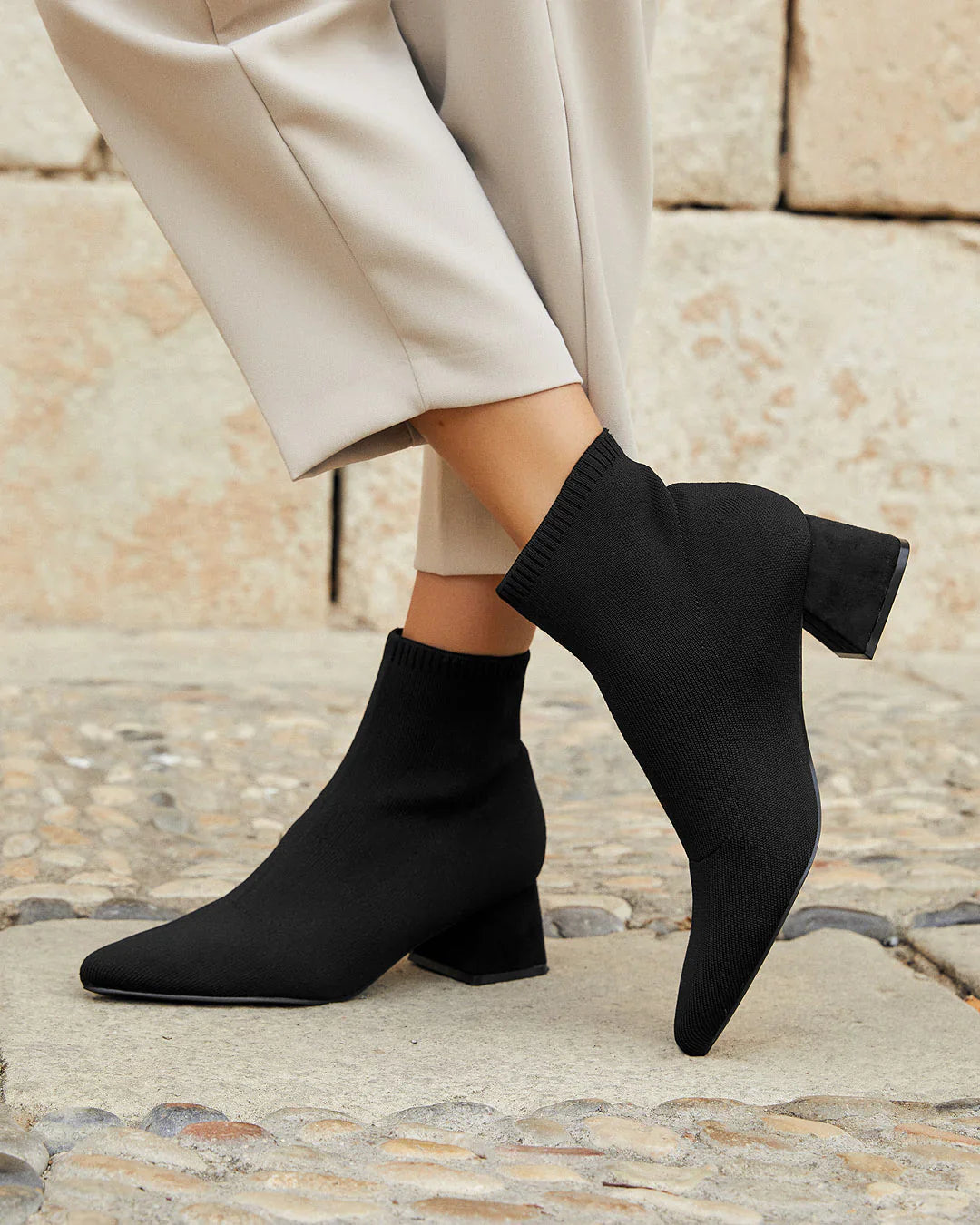 Botines calcetín de tejido elástico con punta fina y tacón cuadrado medio