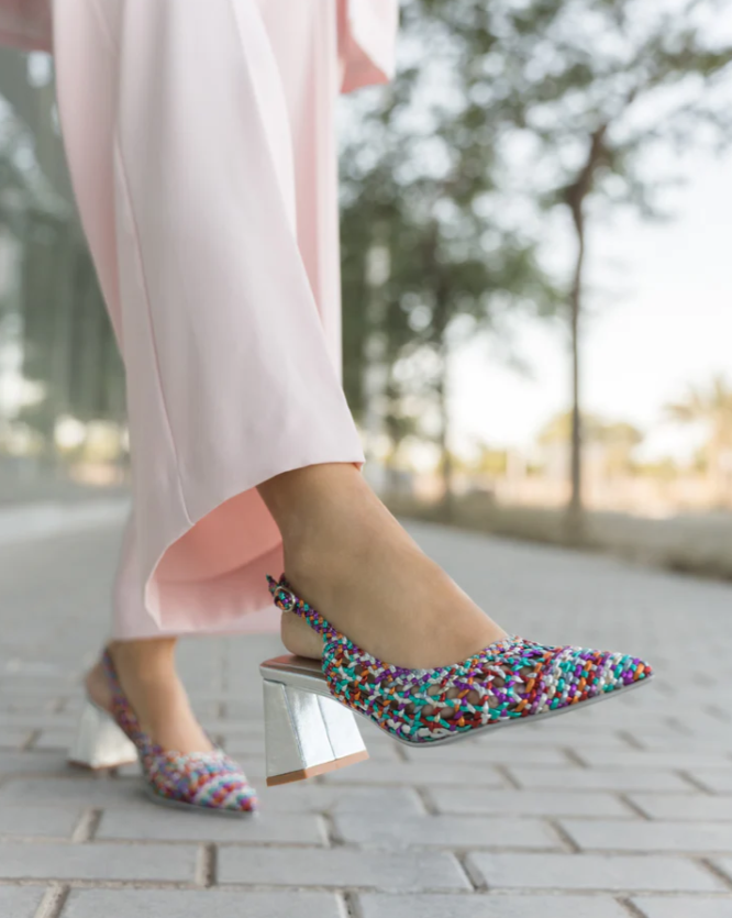 Zapatos dorados mujer de tacón bajo diseño trenzado para vestir