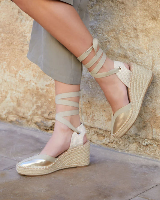 sandalias de cunas en yute suela antideslizante estilo alpargata y cintas al tobillo alpargatas color Doradas talla 36