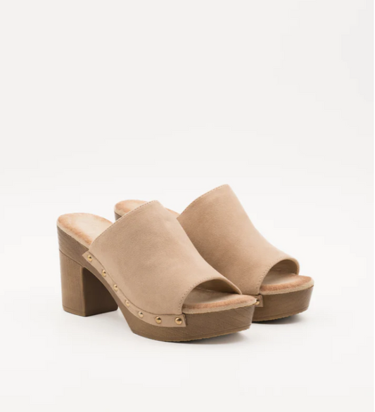 Sandalias mujer mules con  tacón alto y plataforma efecto madera con tachas
