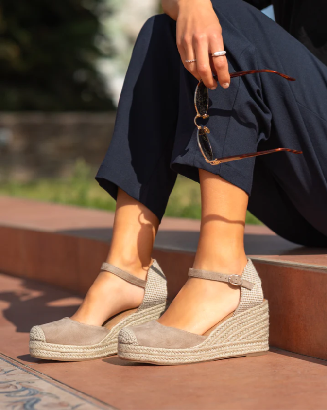 Alpargatas doradas mujer de cuñas altas de esparto con plataforma ligera con plantillas acolchadas