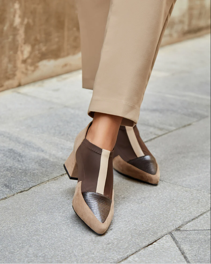 Botines de Tacón Medio con Contraste de Texturas y Punta Afilada