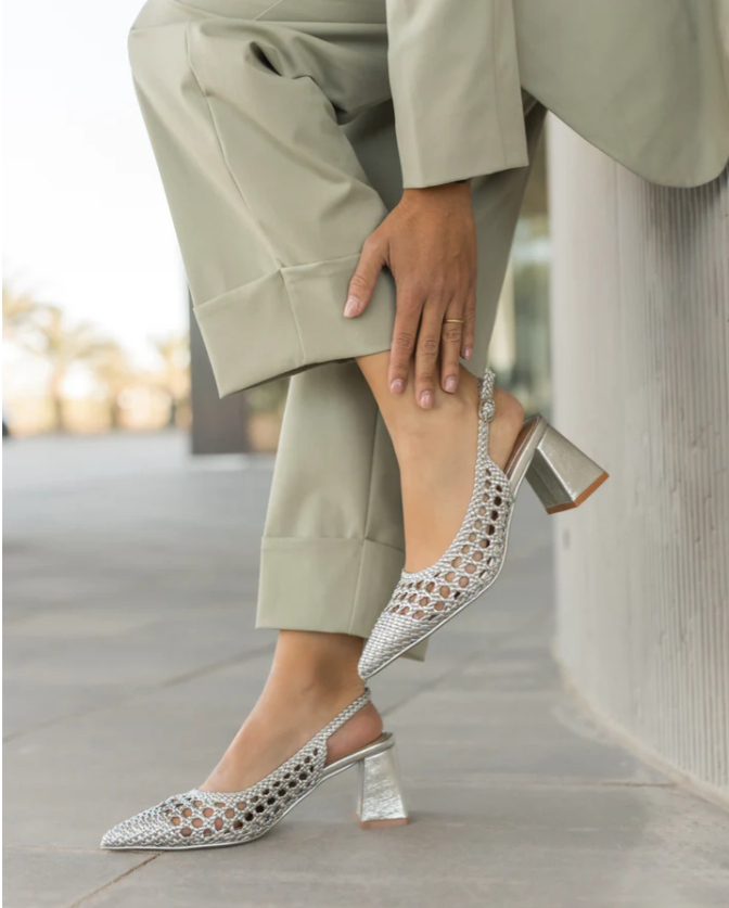 Zapatos dorados mujer de tacón bajo diseño trenzado para vestir