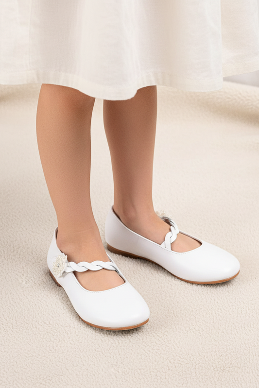 ailarina blanca de piel sintetica tira trenzada en empeine y detalle de flor con perlas ideal para comunion negro-1 37