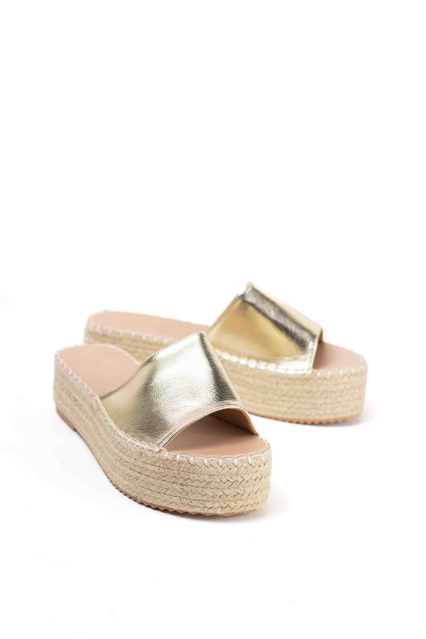 Sandalias doradas mujer planas con plataforma de esparto para verano