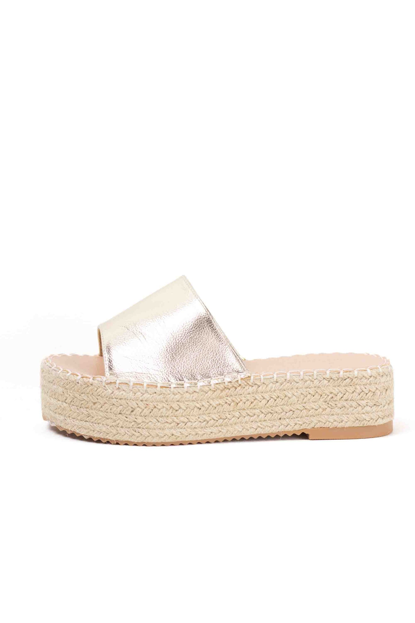 Sandalias doradas mujer planas con plataforma de esparto para verano