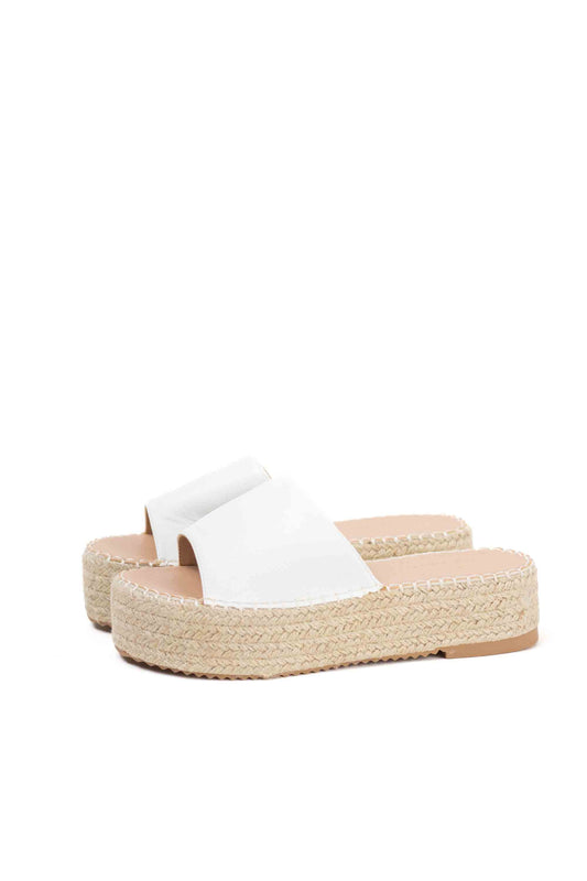Sandalias doradas mujer planas con plataforma de esparto para verano