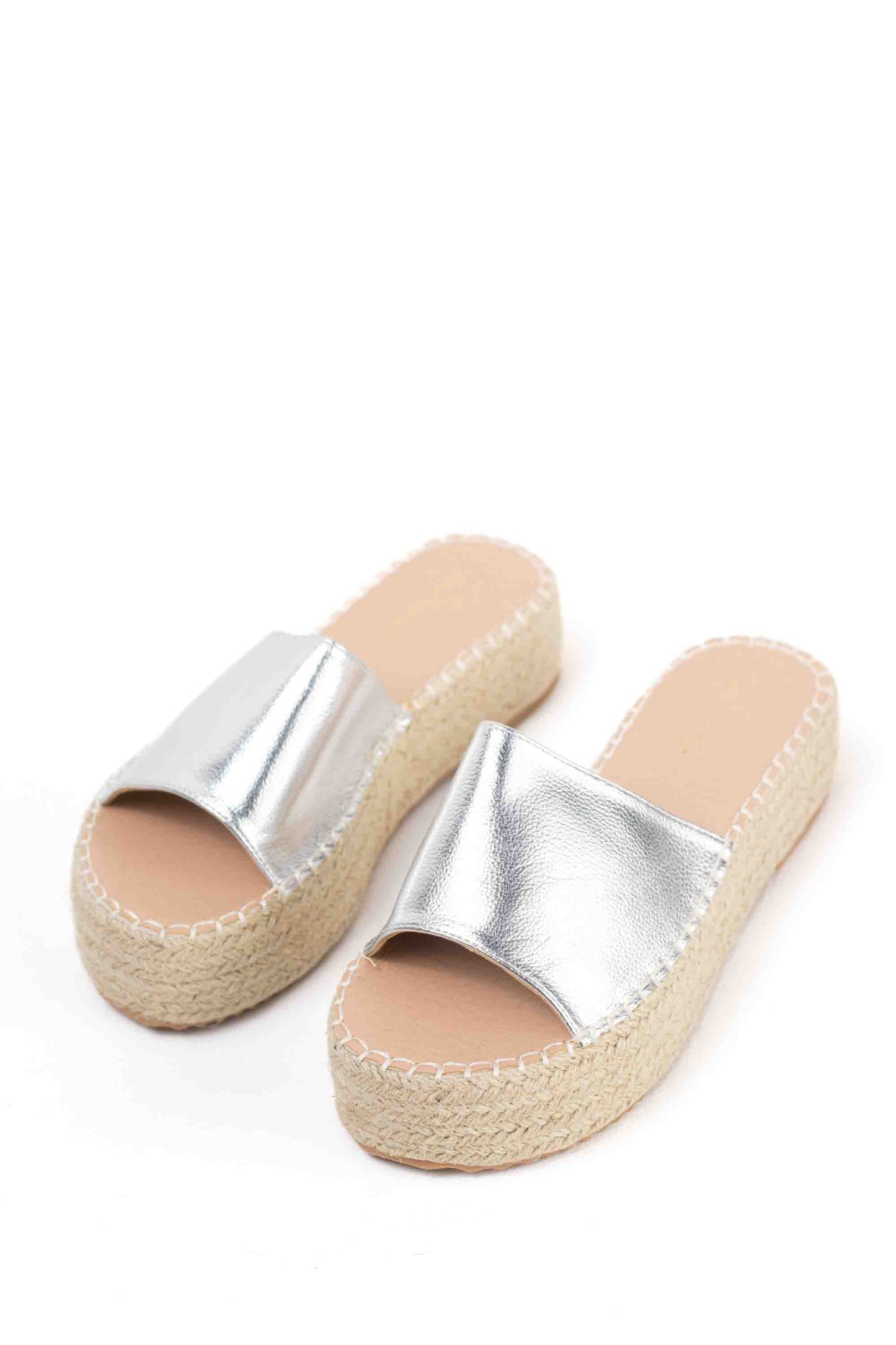 Sandalias doradas mujer planas con plataforma de esparto para verano